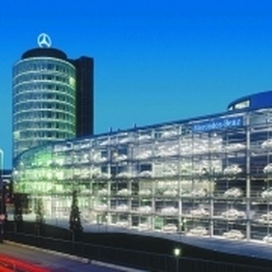 Das Gebäude der Mercedes-Benz-Niederlassung in München. Das Gebäude der Mercedes-Benz-Niederlassung in München.