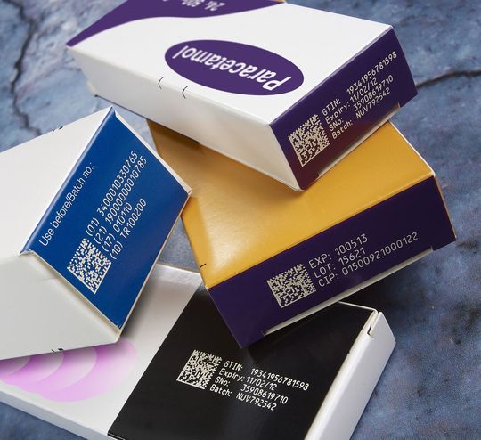 Mit der Richtlinien-Änderung in der Türkei und Frankreich mussten in 2009 und 2010 alle Hersteller pharmazeutischer Produkte in diesen Ländern sowie alle Hersteller, die ihre Produkte in diese Länder liefern, ihre Kennzeichnungsausrüstung sowie die Softwareausstattung entsprechend anpassen. (Bild: Bluhm Systeme) Mit der Richtlinien-Änderung in der Türkei und Frankreich mussten in 2009 und 2010 alle Hersteller pharmazeutischer Produkte in diesen Ländern sowie alle Hersteller, die ihre Produkte in diese Länder liefern, ihre Kennzeichnungsausrüstung sowie die Softwareausstattung entsprechend anpassen. (Bild: Bluhm Systeme)