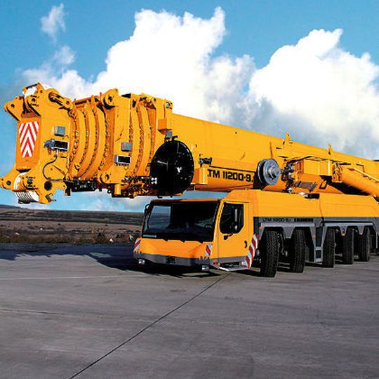 Bei Mobilkranen ist Liebherr Weltmarktführer und hat entsprechend hohe Ansprüche an das Schweißen. Bei Mobilkranen ist Liebherr Weltmarktführer und hat entsprechend hohe Ansprüche an das Schweißen.