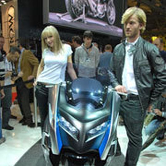 BMW zeigte seine spektakuläre Großroller-Studie Concept C. BMW zeigte seine spektakuläre Großroller-Studie Concept C.