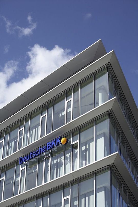 Blick auf die Spitze der Firmenzentrale der Deutschen BKK in Wolfsburg, Bild: Deutsche BKK Blick auf die Spitze der Firmenzentrale der Deutschen BKK in Wolfsburg, Bild: Deutsche BKK