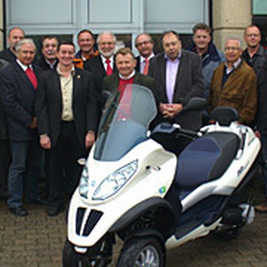 Der Landesinnungsverband für Zweiradmechaniker-Handwerk NRW traff sich bei Piaggio in Kerpen. Der Landesinnungsverband für Zweiradmechaniker-Handwerk NRW traff sich bei Piaggio in Kerpen.