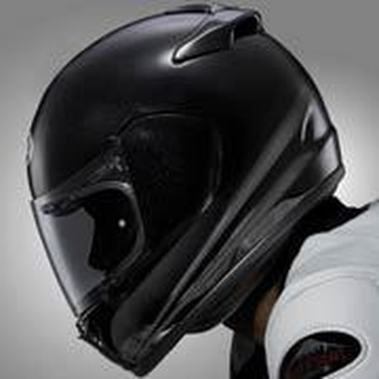 Der neue Arai Axces rundet das Helm-Programm der japanischen Edelmarke nach unten ab: kostet nur 369 Euro. Der neue Arai Axces rundet das Helm-Programm der japanischen Edelmarke nach unten ab: kostet nur 369 Euro.