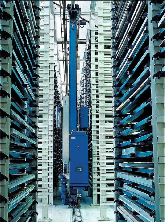 Das modulare Automatiklagersystem Stopacompact bietet auf kleinem Raum viel Platz und spart Transport-, Wege- und Nebenzeiten. Bild: Stopa Das modulare Automatiklagersystem Stopacompact bietet auf kleinem Raum viel Platz und spart Transport-, Wege- und Nebenzeiten. Bild: Stopa