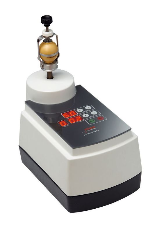1 Die Pulverisette 23 verbessert durch die feine Zerkleinerung von Haaren das Drogenscreening. (Bilder: Fritsch) 1 Die Pulverisette 23 verbessert durch die feine Zerkleinerung von Haaren das Drogenscreening. (Bilder: Fritsch)