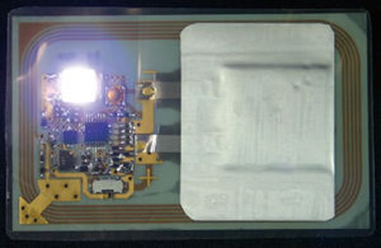 Kompakt: Der Demonstrator eines Handy-Blitzsystems auf Basis der ORB (Bild: NEC)