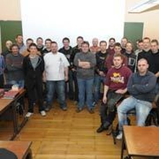 Zunft hat Zukunft: Die Meisterschüler des Jahrgangs 2010/11 auf der Bundesfachschule Zweiradtechnik in Frankfurt am Main. Zunft hat Zukunft: Die Meisterschüler des Jahrgangs 2010/11 auf der Bundesfachschule Zweiradtechnik in Frankfurt am Main.