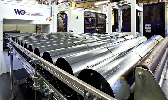 Automatische Kurzrohr-Fertigung in Durchmessern von 76 bis 400 mm und einer Länge von 250 bis 1250 mm bei einer Gesamtjahresleistung von rund 350000 Rohren im Zwei-Schichtbetrieb mit der Flexistar von Weil Engineering. Bild: Weil Engineering Automatische Kurzrohr-Fertigung in Durchmessern von 76 bis 400 mm und einer Länge von 250 bis 1250 mm bei einer Gesamtjahresleistung von rund 350000 Rohren im Zwei-Schichtbetrieb mit der Flexistar von Weil Engineering. Bild: Weil Engineering