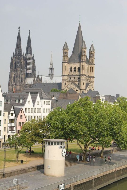 Der Pegel Köln am Rheinufer der Altstadt Phoenix Contact Der Pegel Köln am Rheinufer der Altstadt Phoenix Contact