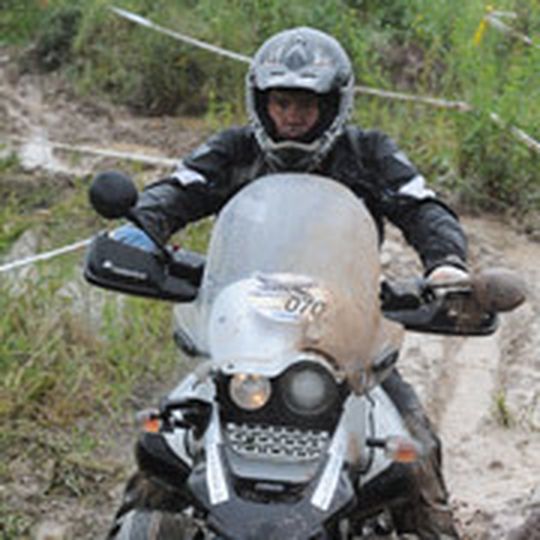 Die Schlammschlacht um Marktanteile geht weiter. BMW ist mit der R 1200 GS fein raus. Die Schlammschlacht um Marktanteile geht weiter. BMW ist mit der R 1200 GS fein raus.