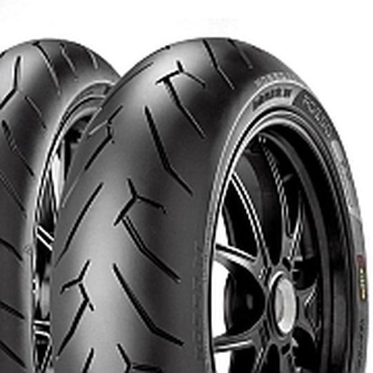 Pirelli Diablo Rosso II: Auffällig ist die slickartige Laufstreifenmitte. Pirelli Diablo Rosso II: Auffällig ist die slickartige Laufstreifenmitte.
