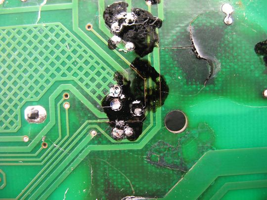 Bewertung von Baugruppen für Solarwechselrichter: thermisches Ereignis als Folge von Fehlern in der Struktur der Leiterplatte