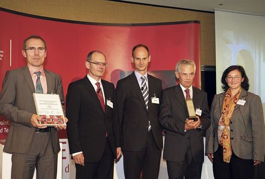 Projektleiter Ralf Ganser, Senatsverwaltung für Inneres; Willi Kaczorowski, Director Public Sector, Cisco; Jon Abele, Partner, BearingPoint GmbH; Dr. Peter Merzhäuser, Referatsleiter, Senatsverwaltung für Inneres und Prof. Dr. Maria A. Wimmer, Universität Koblenz, bei der Preisverleihung Projektleiter Ralf Ganser, Senatsverwaltung für Inneres; Willi Kaczorowski, Director Public Sector, Cisco; Jon Abele, Partner, BearingPoint GmbH; Dr. Peter Merzhäuser, Referatsleiter, Senatsverwaltung für Inneres und Prof. Dr. Maria A. Wimmer, Universität Koblenz, bei der Preisverleihung