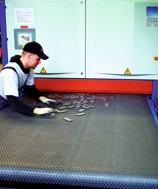 Bei Neumaier Industry im Schwarzwald werden aus Blechen und den Materialien Stahl, Edelstahl, Aluminium sowie aus Buntmetallen hochwertige Bauteile. Unter anderem geschieht dies auf Weber-Maschinen. Bild: Hans Weber Bei Neumaier Industry im Schwarzwald werden aus Blechen und den Materialien Stahl, Edelstahl, Aluminium sowie aus Buntmetallen hochwertige Bauteile. Unter anderem geschieht dies auf Weber-Maschinen. Bild: Hans Weber