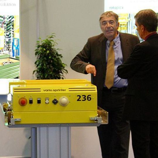 Das Shuttle-System Vario-Sprinter erhält seine Stromversorgung über einen Superkondensator, der direkt im Regal oder während des Umsetzens aufgeladen wird. Bild: PSB Intralogistics Das Shuttle-System Vario-Sprinter erhält seine Stromversorgung über einen Superkondensator, der direkt im Regal oder während des Umsetzens aufgeladen wird. Bild: PSB Intralogistics