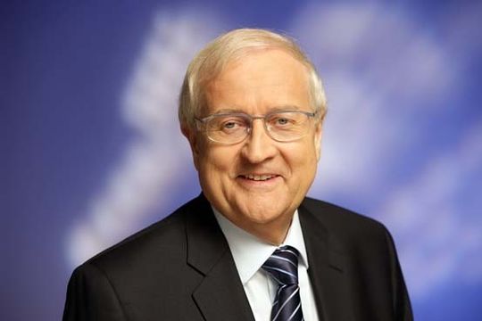 Bundeswirtschaftsminister Rainer Brüderle hat die Schirmherrschaft für den Nationalen IT-Gipfel übernommen Bundeswirtschaftsminister Rainer Brüderle hat die Schirmherrschaft für den Nationalen IT-Gipfel übernommen