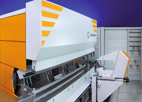 Bild 1: Das Mini-Bend-Center ist speziell für kleine Stanz- und Laserteile geeignet. (Bild: RAS) Bild 1: Das Mini-Bend-Center ist speziell für kleine Stanz- und Laserteile geeignet. (Bild: RAS)