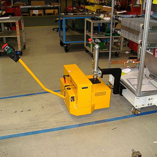 Den elektrischen Gehschlepper Supermover gibt es in den drei Ausführungen Standard, Mini und Maxi. Bild: W. Körner Den elektrischen Gehschlepper Supermover gibt es in den drei Ausführungen Standard, Mini und Maxi. Bild: W. Körner