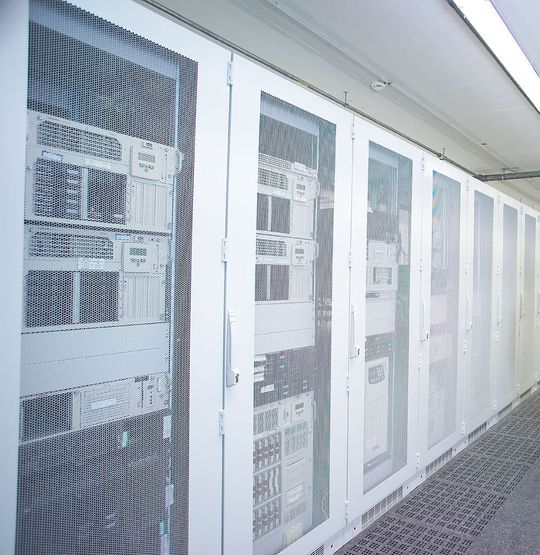 Die Info AG optimiert ihre Rechenzentren und senkt Stromvrebrauch um 20 Prozent. Die Info AG optimiert ihre Rechenzentren und senkt Stromvrebrauch um 20 Prozent.