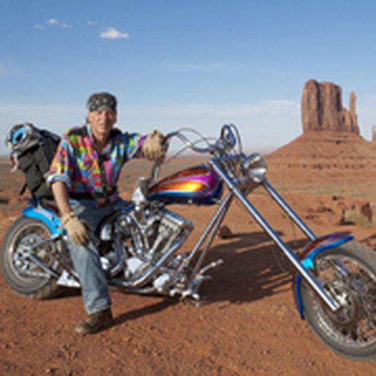 Das Motorrad-Monument Wolfgang Fierek, neben dem Monument Valley. Das Motorrad-Monument Wolfgang Fierek, neben dem Monument Valley.