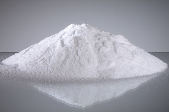 Der Schlagzähmodifikator besteht aus kugelförmigen Pulvereilchen mit großer Wirkung, weshalb die Dosiermenge niedrig bleibt. (Bild: Wacker)