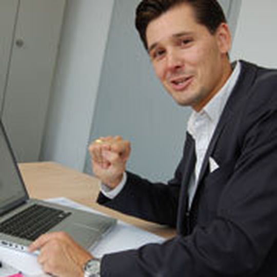 Marcel Seyer – jung, dynamisch, clever und ein bisschen verrückt, wie er selbst sagt. Fotos: Friedel-Beitz Marcel Seyer – jung, dynamisch, clever und ein bisschen verrückt, wie er selbst sagt. Fotos: Friedel-Beitz