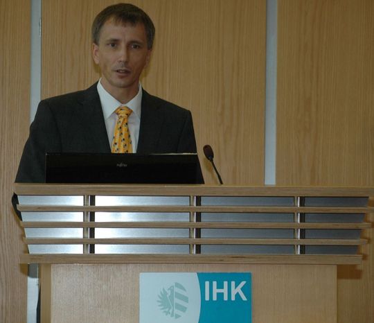 Begrüsste die Teilnehmer zum 19. Automation Day in Nürnberg: Michael Sperber, infoteam, Leiter der ASQF-Fachgruppe Automatisierung (Bilder: Kluger) Begrüsste die Teilnehmer zum 19. Automation Day in Nürnberg: Michael Sperber, infoteam, Leiter der ASQF-Fachgruppe Automatisierung (Bilder: Kluger)