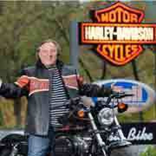 Tatort: Auf dem Rücken einer Harley ermittelt der Kommissar in seiner Freizeit die große Freiheit Motorrad. Tatort: Auf dem Rücken einer Harley ermittelt der Kommissar in seiner Freizeit die große Freiheit Motorrad.