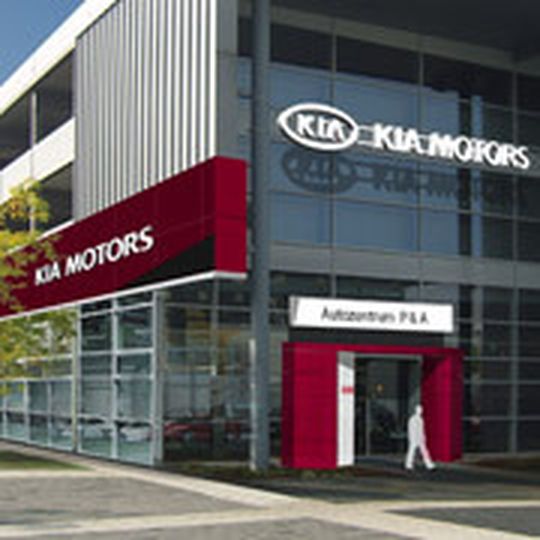 P&A an der Düsseldorfer Automeile am Höherweg gehört zu den Pilothändlern für Kias neues so genanntes Space-Identity-Konzept. P&A an der Düsseldorfer Automeile am Höherweg gehört zu den Pilothändlern für Kias neues so genanntes Space-Identity-Konzept.