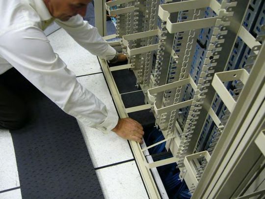 Der Daxten CoolControl Xpand lässt sich mit wenigen Handgriffen montieren und verhindert ein Entweichen von Kühlluft an Ausschnitten im Doppelboden. Der Daxten CoolControl Xpand lässt sich mit wenigen Handgriffen montieren und verhindert ein Entweichen von Kühlluft an Ausschnitten im Doppelboden.