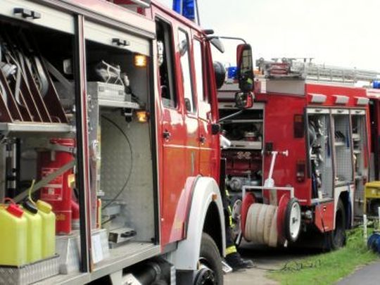150 Feuerwehrmänner waren beim Großbrand in der Chemiefabrik im Süden der Niederlande im Einsatz. (Bild: tommyS / Pixelio)