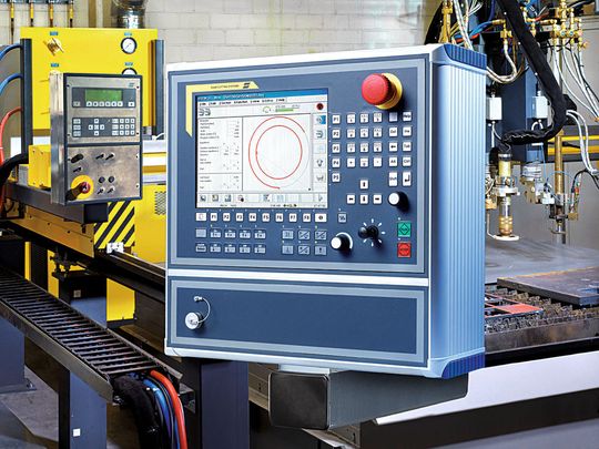 Mit der neuen Retrofit-Nachrüst-CNC Vision 51R haben Anwender älterer Maschinen Zugriff auf aktuelle Steuerungstechnik. (Bild: Esab Cutting Systems) Mit der neuen Retrofit-Nachrüst-CNC Vision 51R haben Anwender älterer Maschinen Zugriff auf aktuelle Steuerungstechnik. (Bild: Esab Cutting Systems)
