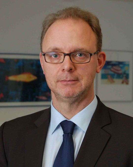 Dr. Hanno Thewes leitet als CIO die eGovernment-Initiative im Saarland Dr. Hanno Thewes leitet als CIO die eGovernment-Initiative im Saarland