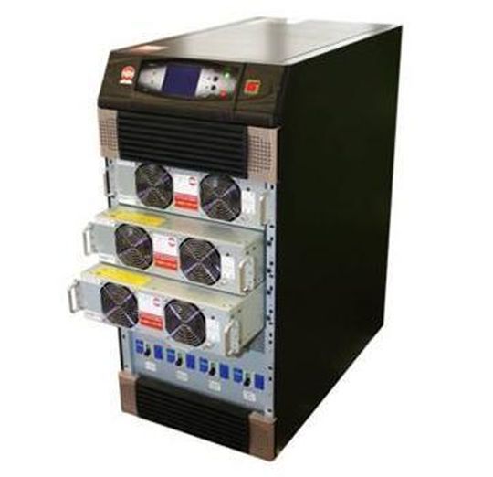 Je nach Gehäuse fasst das USV-System Diamant von Roton PowerSystems vier oder sechs Elektronik-Module. Je nach Gehäuse fasst das USV-System Diamant von Roton PowerSystems vier oder sechs Elektronik-Module.