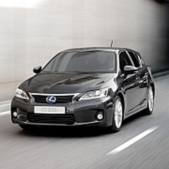 Kopfsprung ins Haifischbecken: Lexus-Kompaktwagen CT 200h. Kopfsprung ins Haifischbecken: Lexus-Kompaktwagen CT 200h.