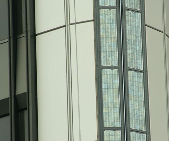 Für die Verbesserung der Energieeffizienz beim Projekt WestendGate wurde dieses mit dem "Green Building"-Zertifikat der Europäischen Union ausgezeichnet. (Bild: ertex solar)