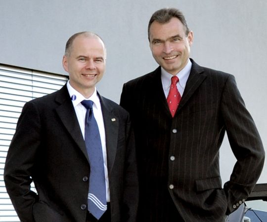 Neuer Generalbevollmächtigter: Ralf Klenk (rechts) mit KACO-Geschäftsführer Ralf Hofmann (KACO new energy) Neuer Generalbevollmächtigter: Ralf Klenk (rechts) mit KACO-Geschäftsführer Ralf Hofmann (KACO new energy)