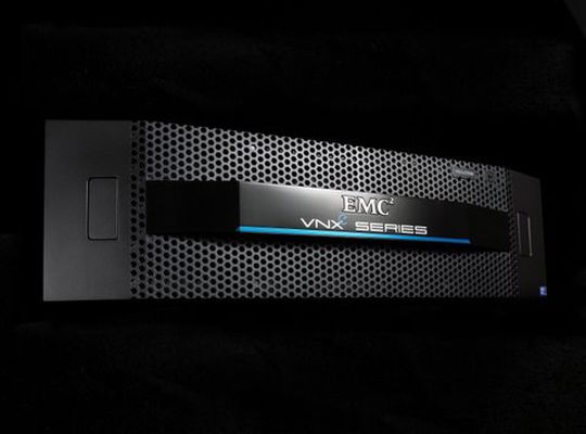 Die VNXe-Systeme unterstützen CIFS, NFS und iSCSI und lassen sich auf bis zu 120 Laufwerke ausbauen. Techniken wie Thin Provisioning, Deduplizierung und Komprimierung sollen für mehr Effizienz im Rechenzentrum sorgen. Die VNXe-Systeme unterstützen CIFS, NFS und iSCSI und lassen sich auf bis zu 120 Laufwerke ausbauen. Techniken wie Thin Provisioning, Deduplizierung und Komprimierung sollen für mehr Effizienz im Rechenzentrum sorgen.