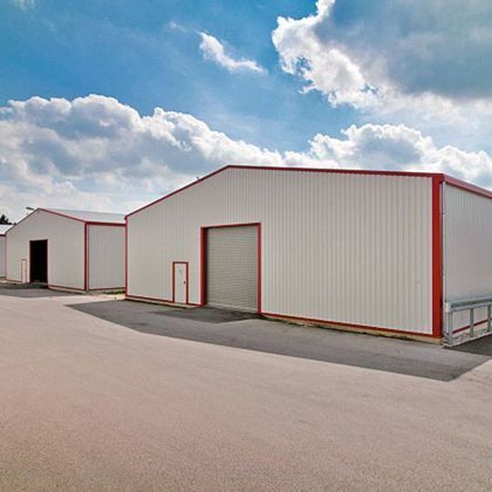 Für einen Logistik-Dienstleister baute Haltec sieben Lagerhallen mit mehr als 12300 m² Lagerfläche. Für einen Logistik-Dienstleister baute Haltec sieben Lagerhallen mit mehr als 12300 m² Lagerfläche.