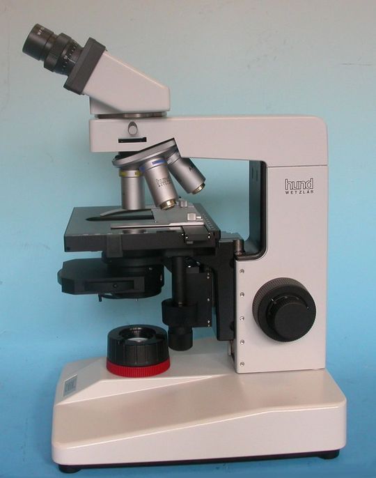 Das Hund H600BS mit Fluoreszenz-Illuminator beherrscht mehrere Kontrastierverfahren für biologische Abwasser-Untersuchungen. (Bild: Helmut Hund) Das Hund H600BS mit Fluoreszenz-Illuminator beherrscht mehrere Kontrastierverfahren für biologische Abwasser-Untersuchungen. (Bild: Helmut Hund)