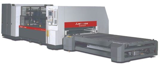 Die 2D-Laserschneidanlage wurde hinsichtlich Schneidgeschwindigkeit und Energieverbrauch verbessert. (Bild: Mitsubishi Electric)