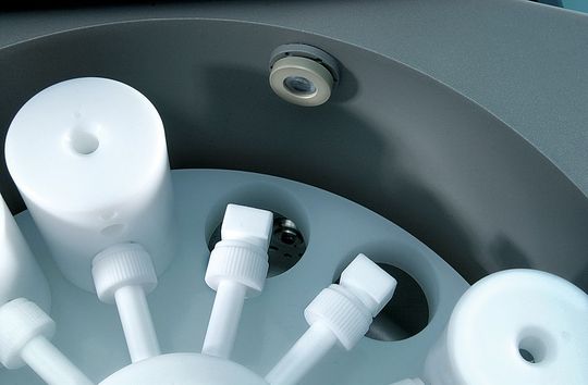 Im Mikrowellen-Aufschlusssystem speedwave four bietet Berghof jetzt neben der berührungslosen Temperaturmessung auch eine patentierte, berührungslose Druckmessung in allen Gefäßen an. (Bild: Berghof) (Bild: Berghof) Im Mikrowellen-Aufschlusssystem speedwave four bietet Berghof jetzt neben der berührungslosen Temperaturmessung auch eine patentierte, berührungslose Druckmessung in allen Gefäßen an. (Bild: Berghof) (Bild: Berghof)