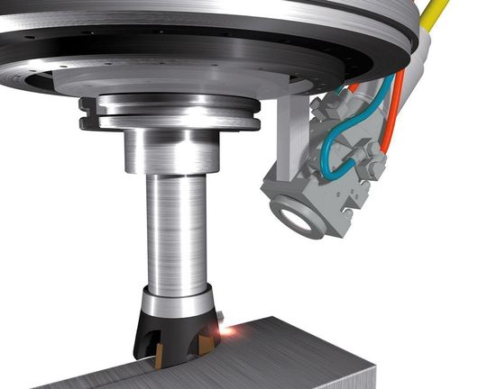 Ein schon vielfach verfolgter Ansatz zur prozessseitigen Leistungssteigerung ist die Warmzerspanung, bei der die Werkstoffeigenschaften gezielt beeinflusst werden. Beim laserunterstützten Fräsen wird der Werkstoff in der Zerspanzone lokal entfestigt. (Bild: iwb) Ein schon vielfach verfolgter Ansatz zur prozessseitigen Leistungssteigerung ist die Warmzerspanung, bei der die Werkstoffeigenschaften gezielt beeinflusst werden. Beim laserunterstützten Fräsen wird der Werkstoff in der Zerspanzone lokal entfestigt. (Bild: iwb)