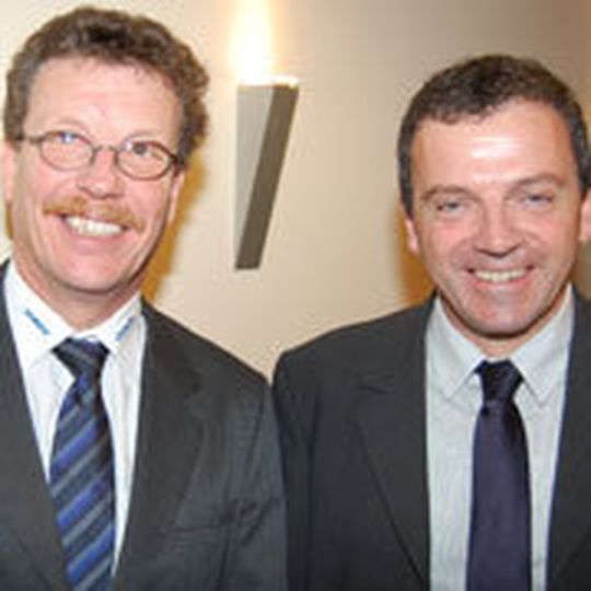 Ein zufriedener Zentralpräsident Peter Sommer (li.) strahlt mit Nationalrat und FMS–Präsident Walter Wobmann um die Wette. Ein zufriedener Zentralpräsident Peter Sommer (li.) strahlt mit Nationalrat und FMS–Präsident Walter Wobmann um die Wette.