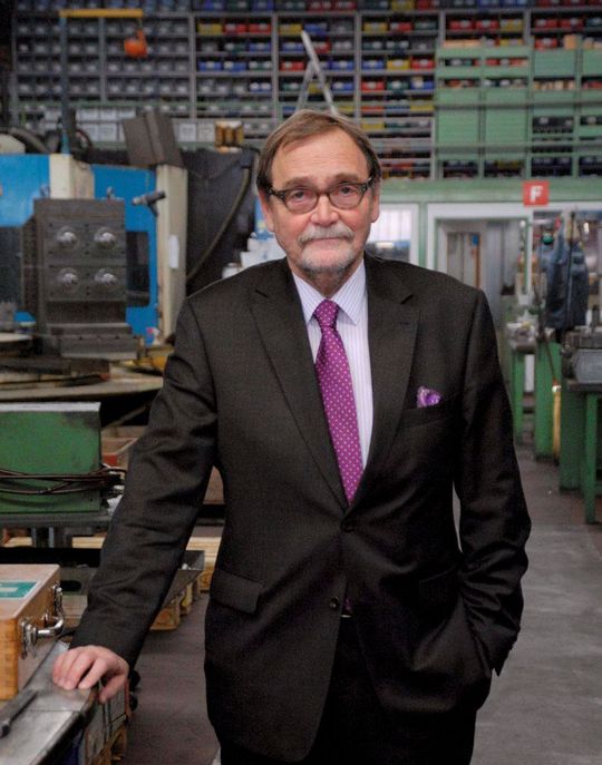Ernst Sager, Verwaltungsratspräsident der Estech Industries, freut sich über den langjährigen Erfolg der Suter AG. (Bild: Suter AG) Ernst Sager, Verwaltungsratspräsident der Estech Industries, freut sich über den langjährigen Erfolg der Suter AG. (Bild: Suter AG)