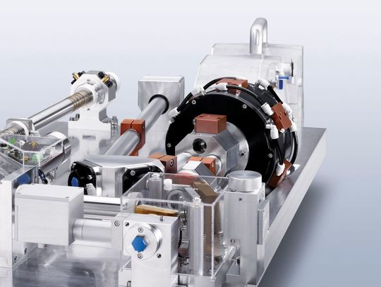 Bild 1: Optikaufbau eines Trudisk-Scheibenlasers: Mit einer anwendungsangepassten Strahlqualität von 25 mm*mrad oder 8 mm*mrad können diese Strahlquellen jeden lampengepumpten Festkörperlaser ersetzen und auch neue Anwendungen erschließen. (Bild: Trumpf) Bild 1: Optikaufbau eines Trudisk-Scheibenlasers: Mit einer anwendungsangepassten Strahlqualität von 25 mm*mrad oder 8 mm*mrad können diese Strahlquellen jeden lampengepumpten Festkörperlaser ersetzen und auch neue Anwendungen erschließen. (Bild: Trumpf)