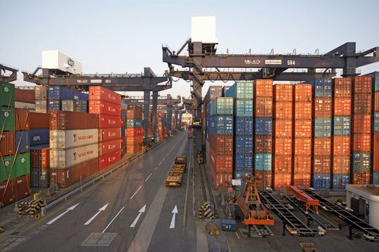 Wer in China günstig einkaufen will, sollte auf die Logistikkosten und Transportwege achten. (Bild: Kühne + Nagel) Wer in China günstig einkaufen will, sollte auf die Logistikkosten und Transportwege achten. (Bild: Kühne + Nagel)