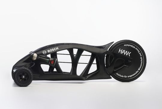 Akkuschrauberrennen 2011: Schwarzer Racer mit Lithium-Ionen-Herz am Start - Leicht, klein, windschnittig - und am rechten Fleck ein Akku-Bohrschrauber von Bosch (Bild: HAWK)