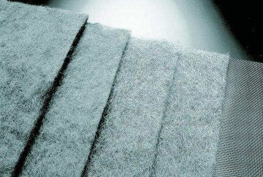 Multi-layer stainless steel non-woven fiber material for depth filtration. (Pictures: Lenzing Technik) Multi-layer stainless steel non-woven fiber material for depth filtration. (Pictures: Lenzing Technik)