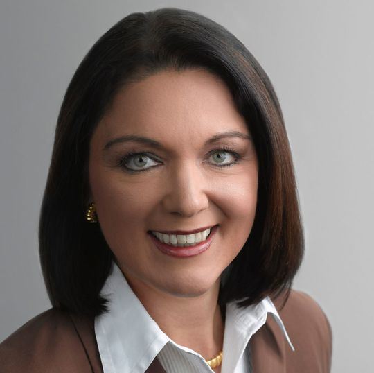 „Viele der künftigen Medikamente gehen völlig neue Wege. Sie setzen an Stellen im Krankheitsgeschehen an, die bisher noch nicht therapeutisch genutzt wurden“, sagt Susan E. Knoll, Geschäftsführerin Kommunikation des Verbands der forschenden Pharma-Unternehmen. (Bild: vfa) „Viele der künftigen Medikamente gehen völlig neue Wege. Sie setzen an Stellen im Krankheitsgeschehen an, die bisher noch nicht therapeutisch genutzt wurden“, sagt Susan E. Knoll, Geschäftsführerin Kommunikation des Verbands der forschenden Pharma-Unternehmen. (Bild: vfa)